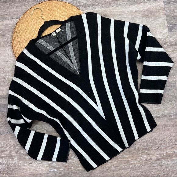 Anthropologie moth vertical stripe v neck sweater black‎ & white womens size XS - Picture 2 of 8